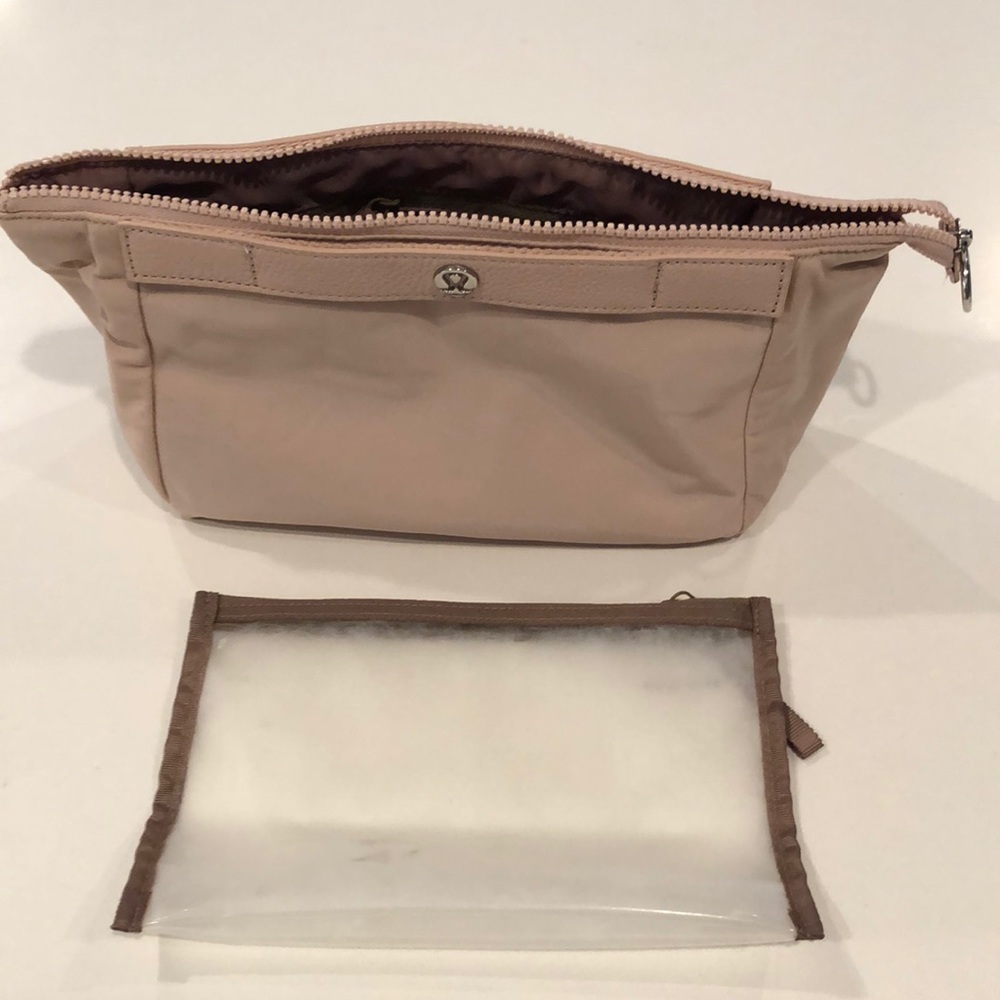 Lululemon Travel Easy Kit- travel bag